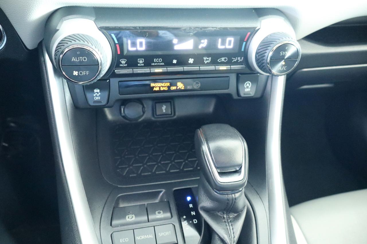 Toyota RAV4 XLE Premium FWD (Natl) 2021