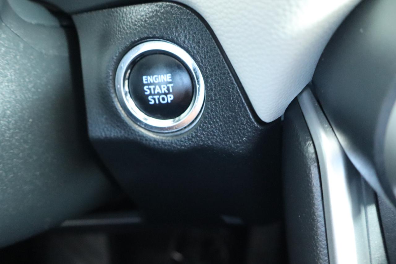 Toyota RAV4 XLE Premium FWD (Natl) 2021