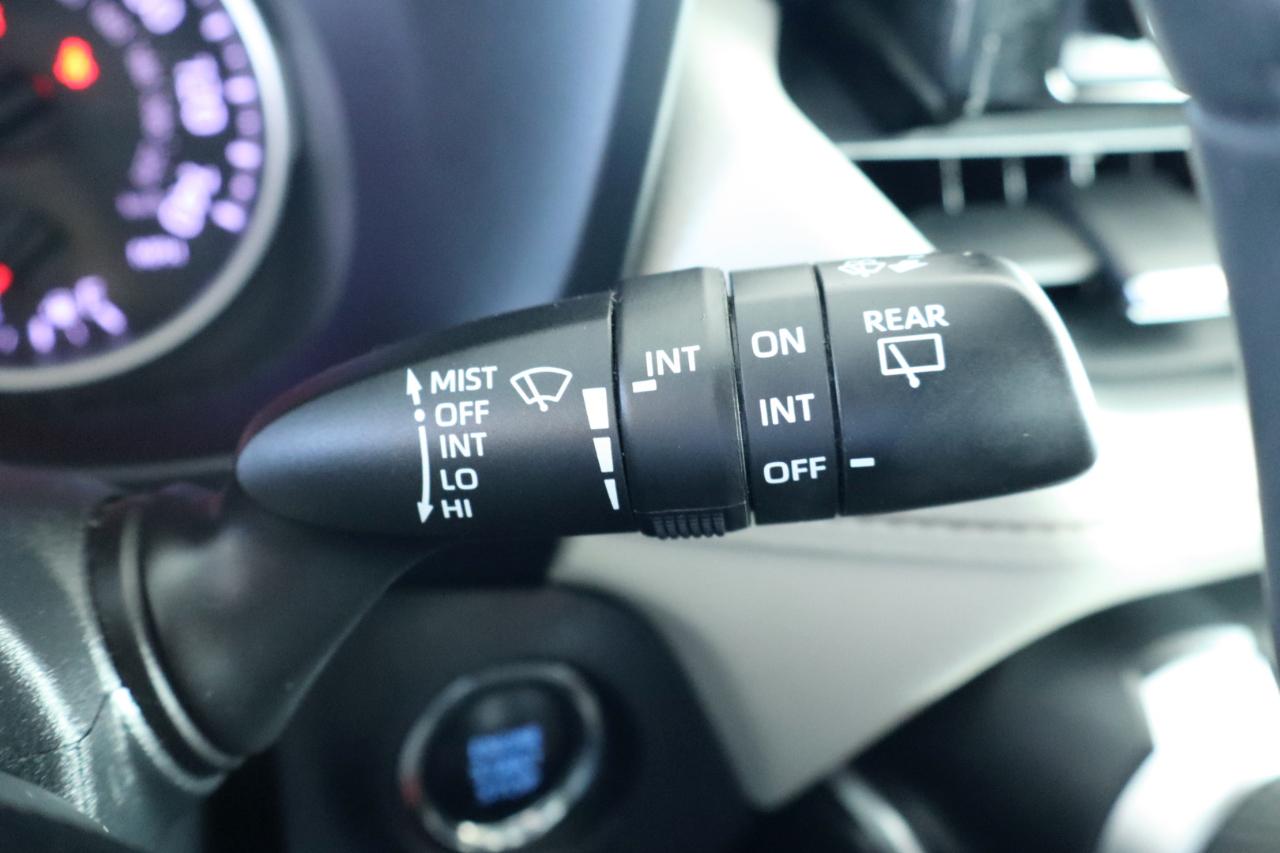 Toyota RAV4 XLE Premium FWD (Natl) 2021