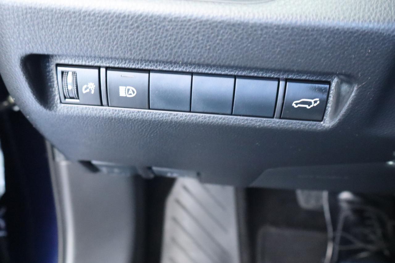 Toyota RAV4 XLE Premium FWD (Natl) 2021