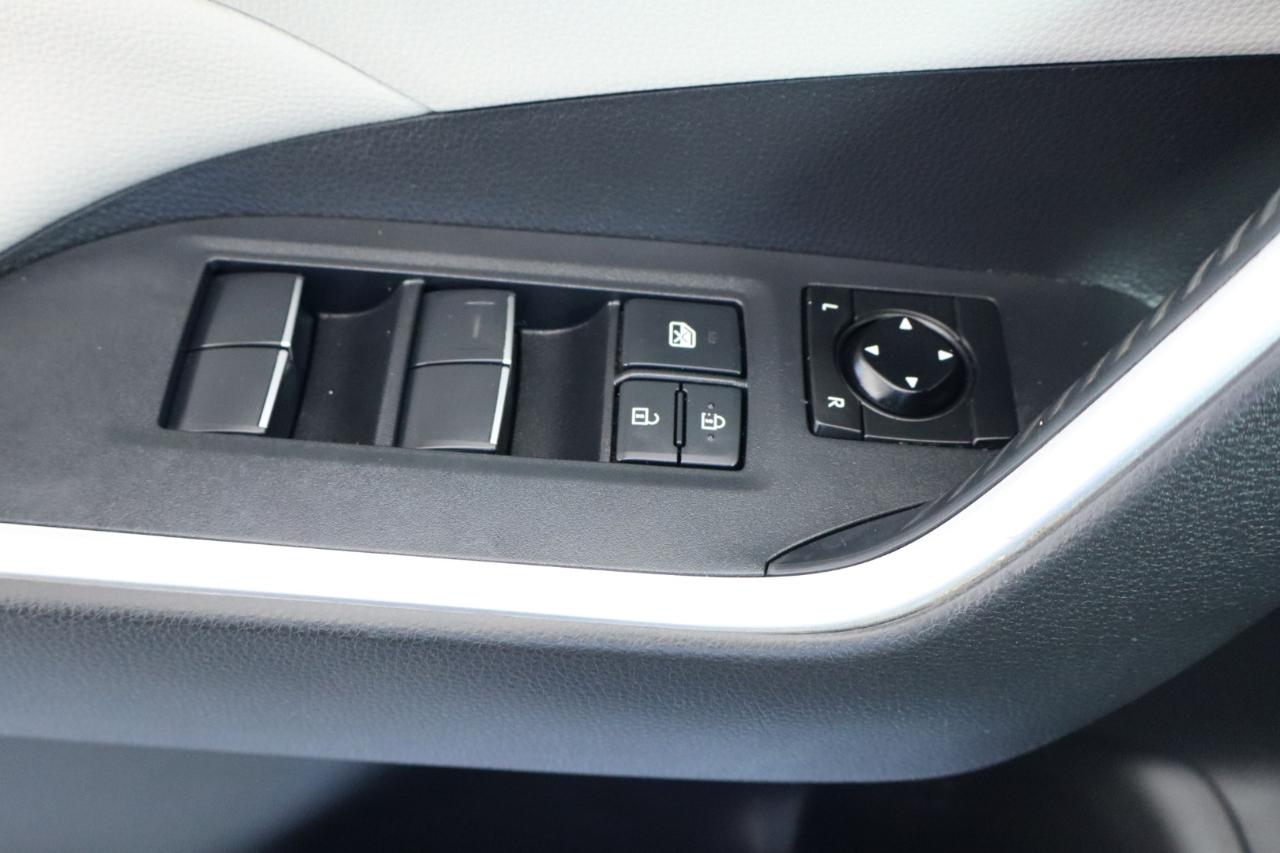 Toyota RAV4 XLE Premium FWD (Natl) 2021
