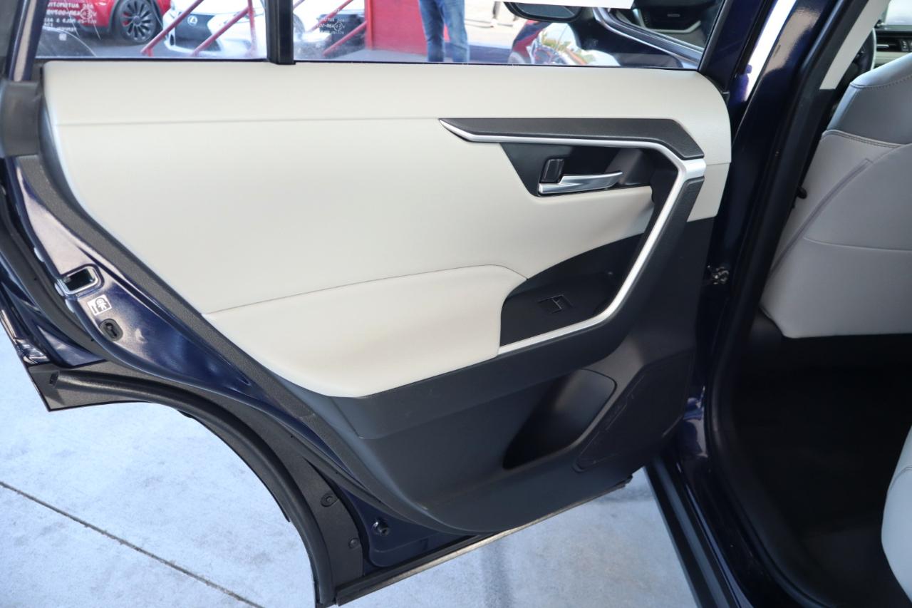 Toyota RAV4 XLE Premium FWD (Natl) 2021