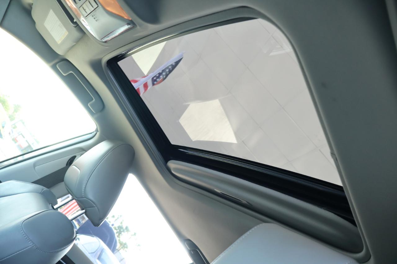 Toyota RAV4 XLE Premium FWD (Natl) 2021