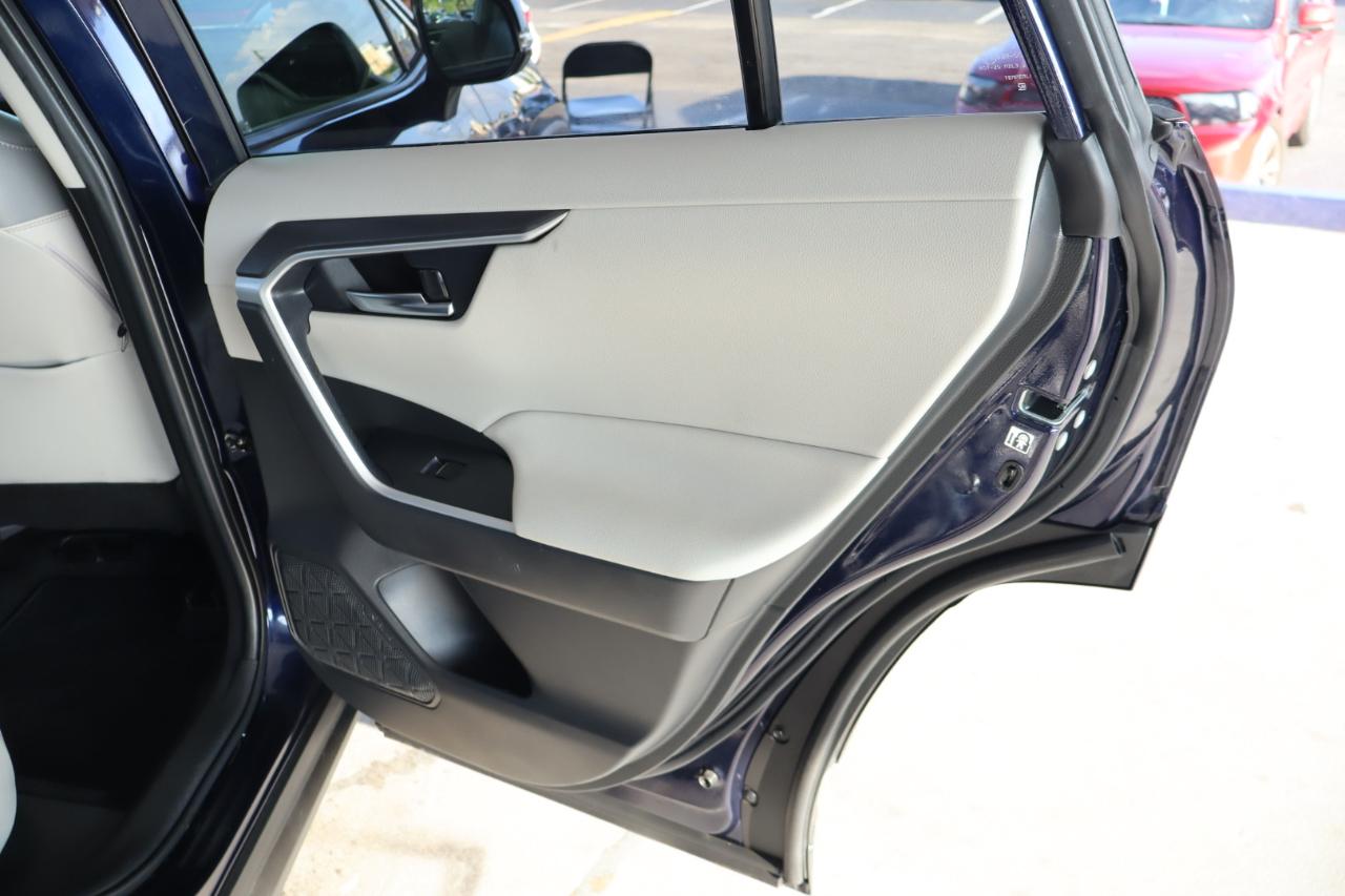 Toyota RAV4 XLE Premium FWD (Natl) 2021