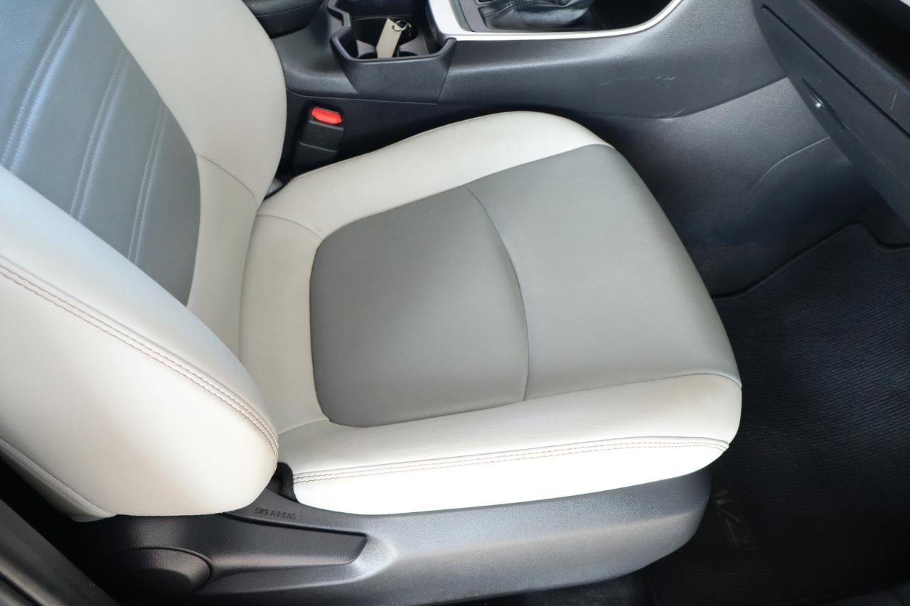 Toyota RAV4 XLE Premium FWD (Natl) 2021