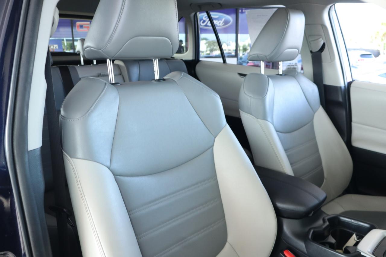 Toyota RAV4 XLE Premium FWD (Natl) 2021