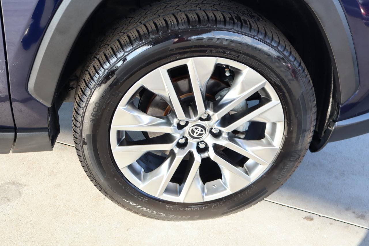 Toyota RAV4 XLE Premium FWD (Natl) 2021
