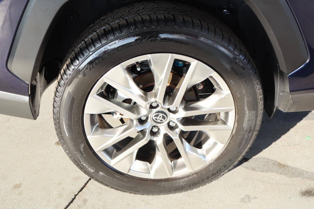Toyota RAV4 XLE Premium FWD (Natl) 2021