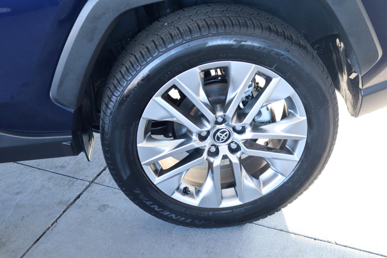 Toyota RAV4 XLE Premium FWD (Natl) 2021