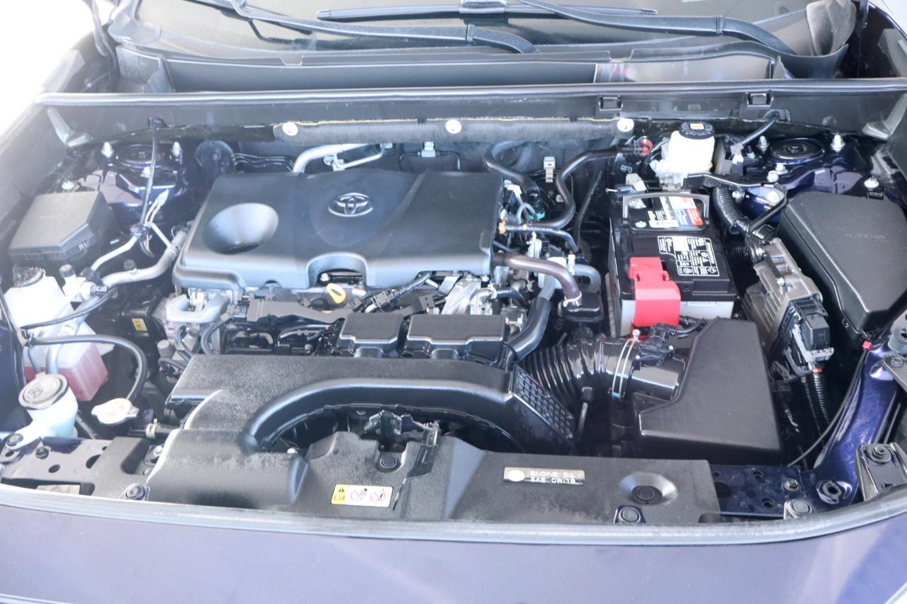 Toyota RAV4 XLE Premium FWD (Natl) 2021