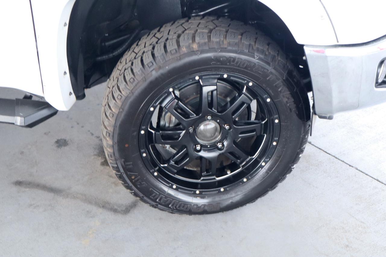Toyota Tundra 4WD Truck CrewMax 5.7L FFV V8 6-Spd AT SR5 (Natl) 2015