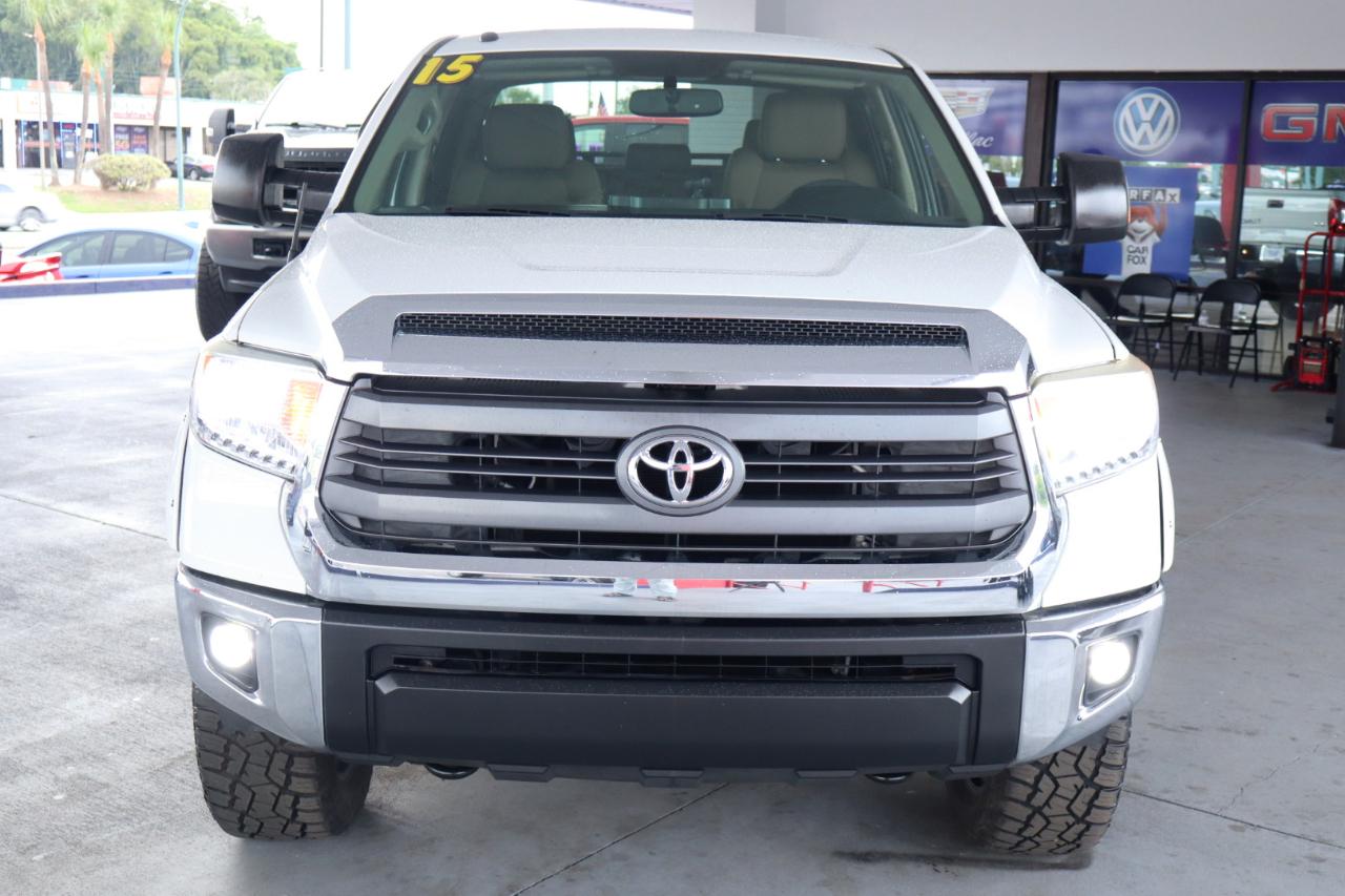 Toyota Tundra 4WD Truck CrewMax 5.7L FFV V8 6-Spd AT SR5 (Natl) 2015