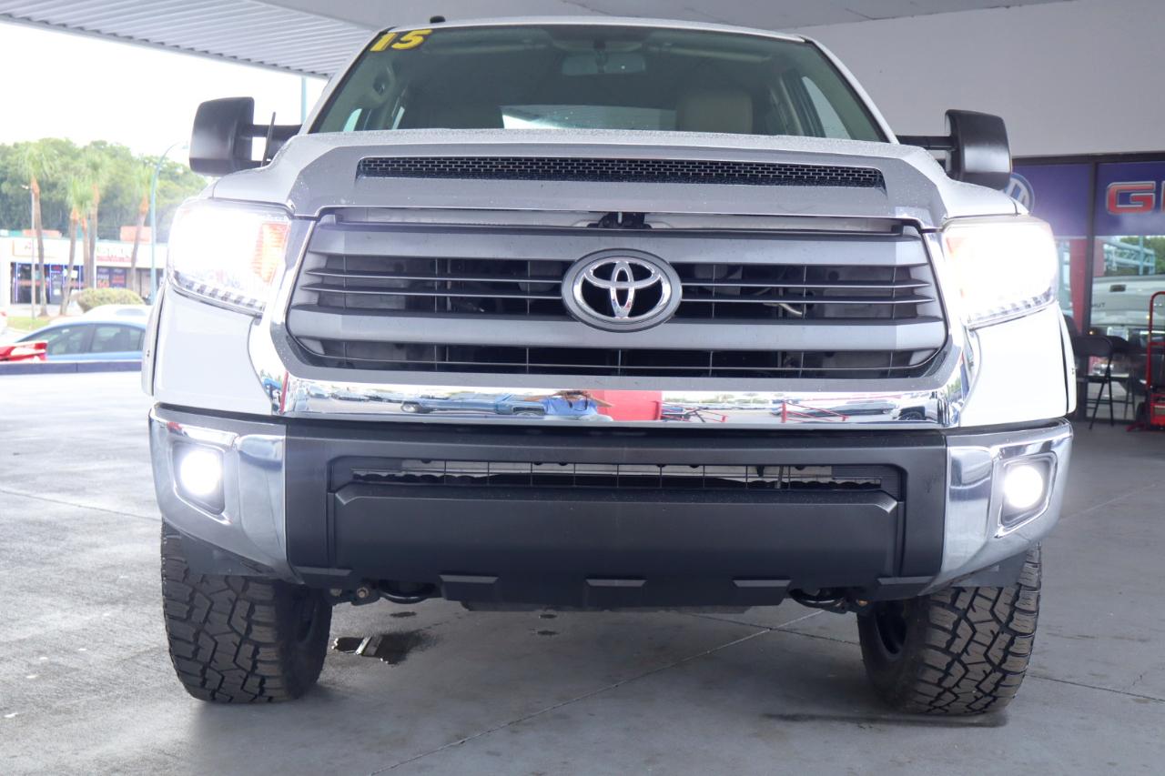 Toyota Tundra 4WD Truck CrewMax 5.7L FFV V8 6-Spd AT SR5 (Natl) 2015