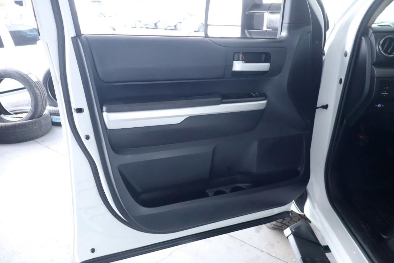 Toyota Tundra 4WD Truck CrewMax 5.7L FFV V8 6-Spd AT SR5 (Natl) 2015