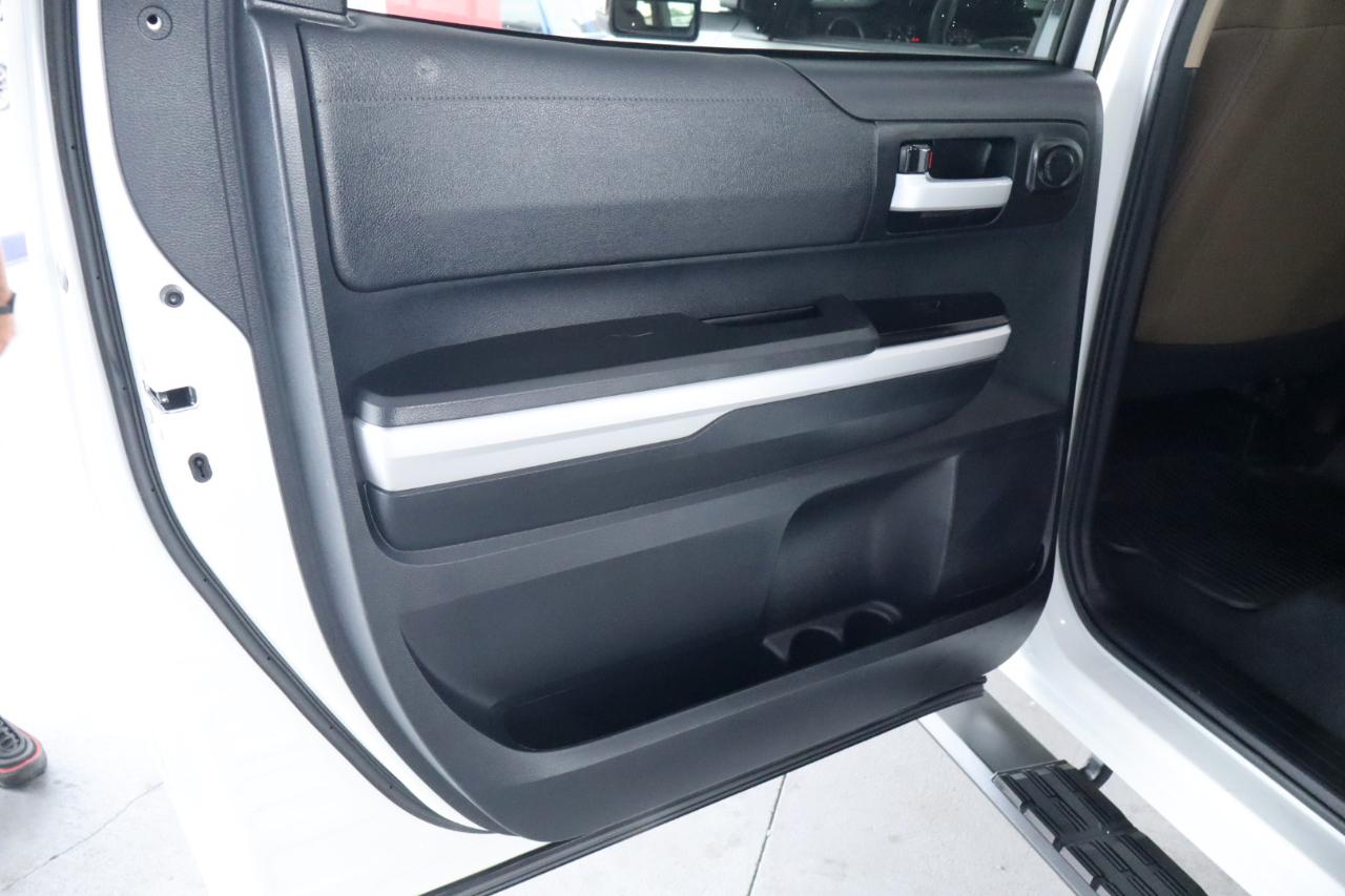 Toyota Tundra 4WD Truck CrewMax 5.7L FFV V8 6-Spd AT SR5 (Natl) 2015