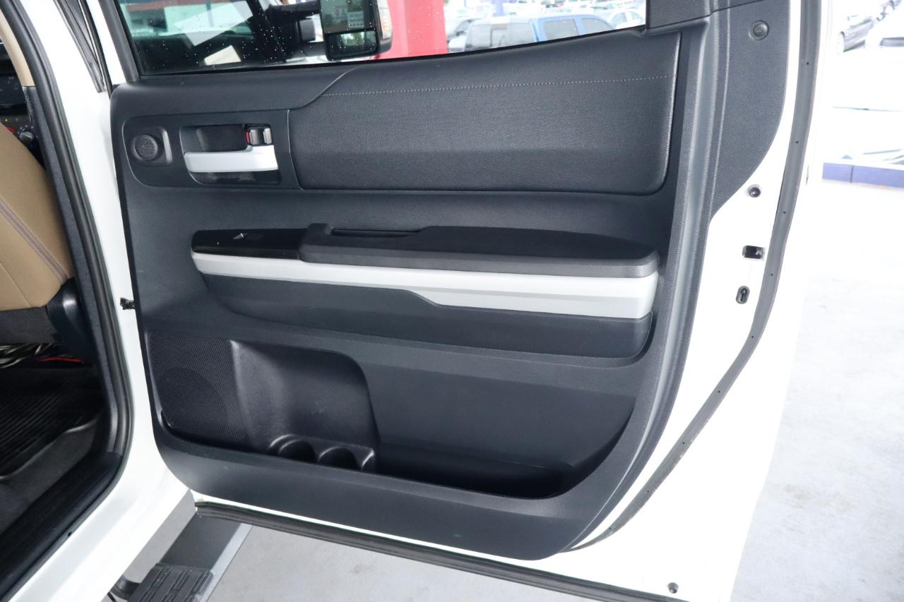 Toyota Tundra 4WD Truck CrewMax 5.7L FFV V8 6-Spd AT SR5 (Natl) 2015