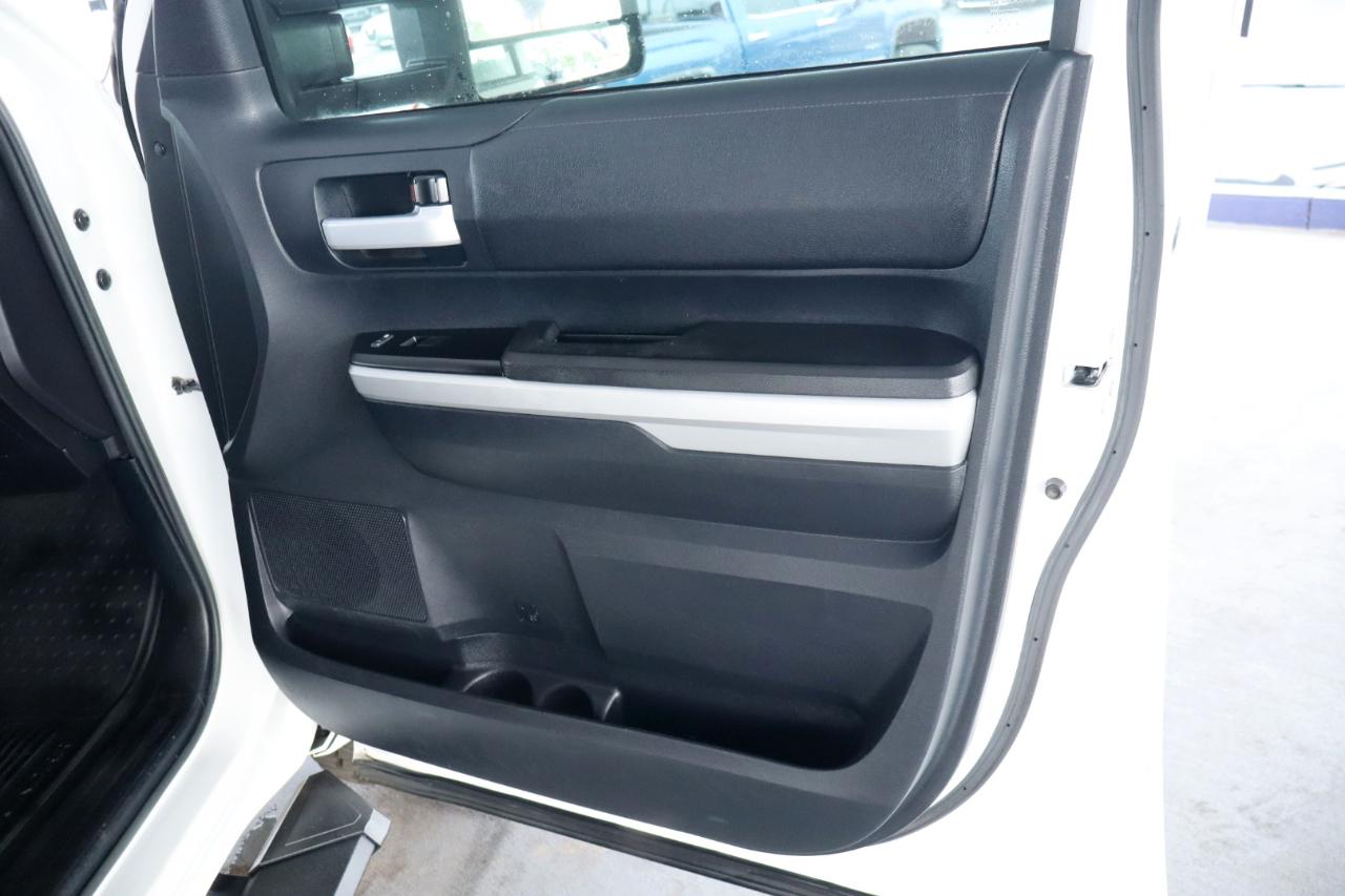 Toyota Tundra 4WD Truck CrewMax 5.7L FFV V8 6-Spd AT SR5 (Natl) 2015