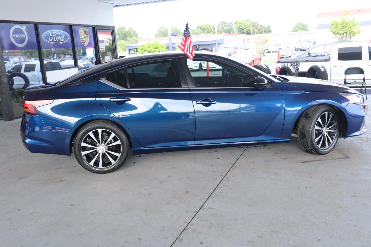 Nissan Altima 2.5 SR Sedan 2022