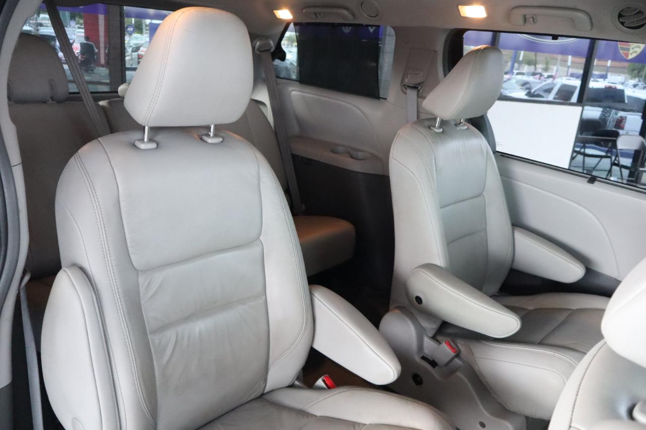 Toyota Sienna Limited Premium AWD 7-Passenger (Natl) 2018