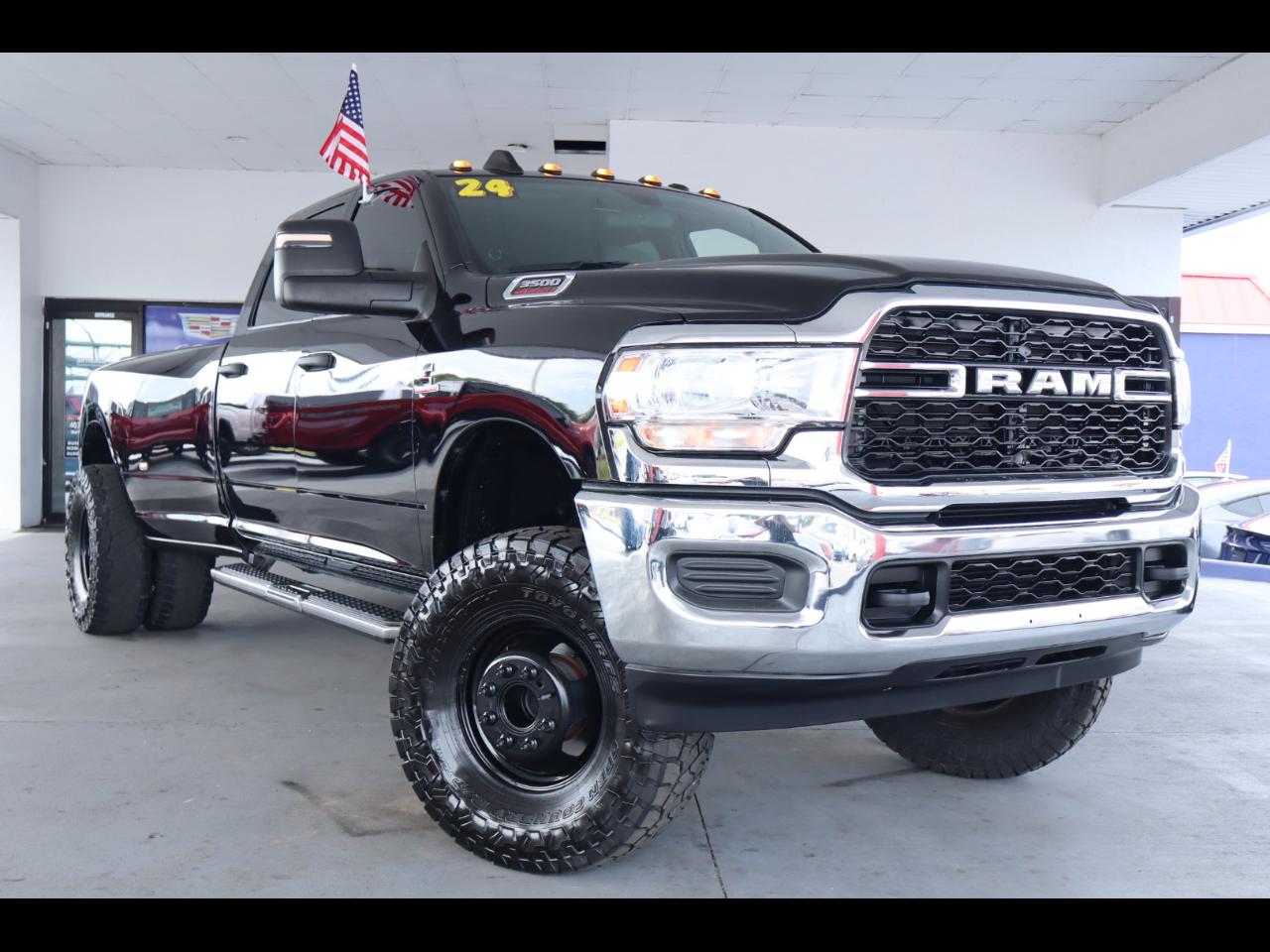 RAM 3500 Tradesman 4x4 Crew Cab 8' Box 2024