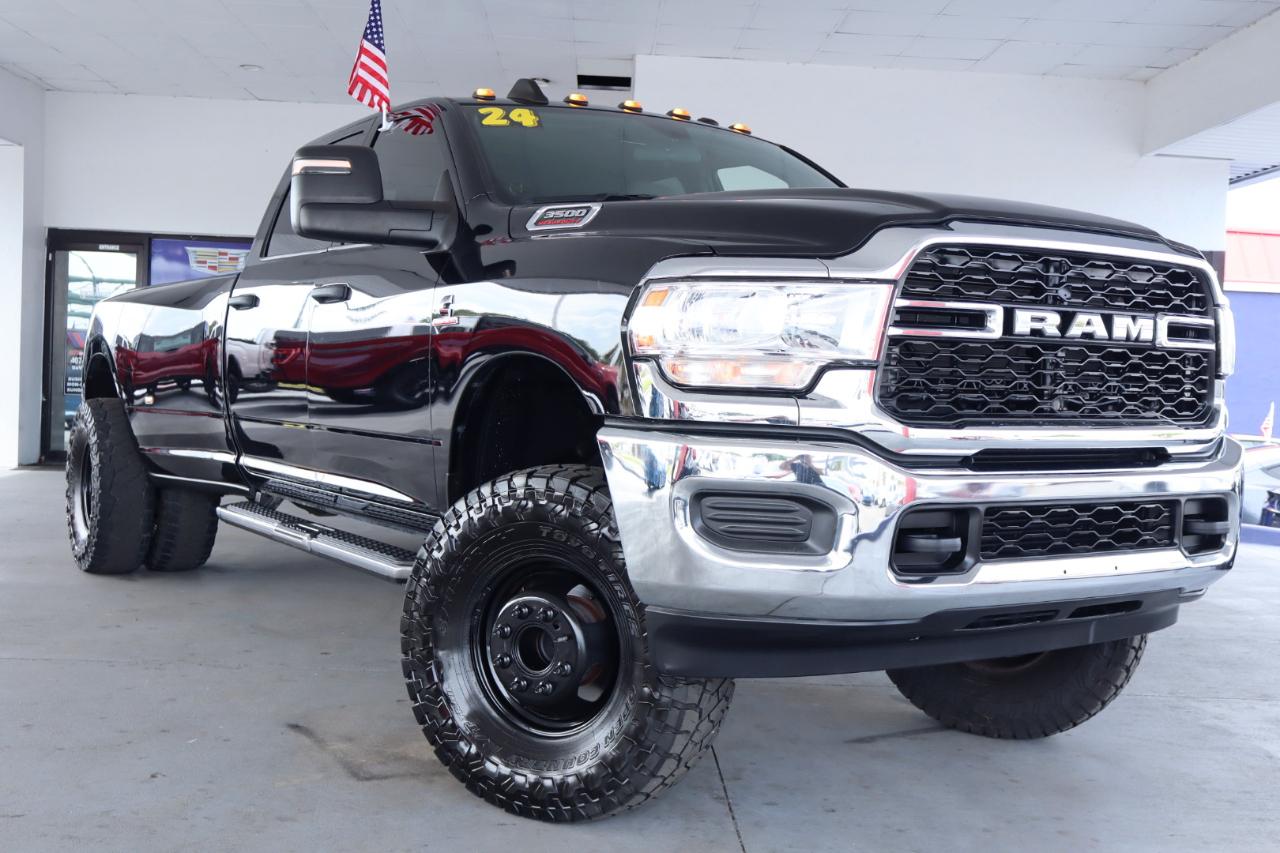 RAM 3500 Tradesman 4x4 Crew Cab 8' Box 2024