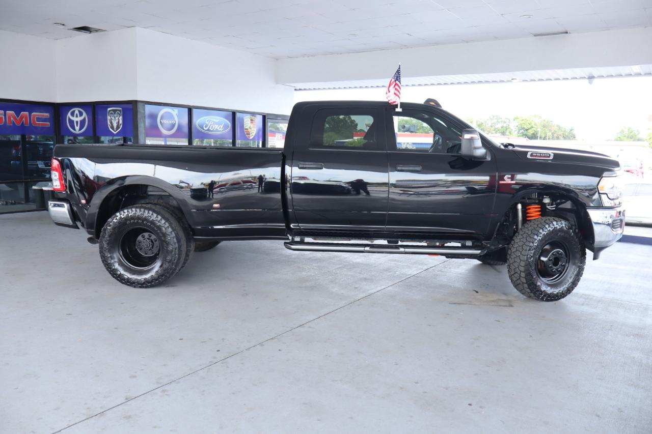 RAM 3500 Tradesman 4x4 Crew Cab 8' Box 2024