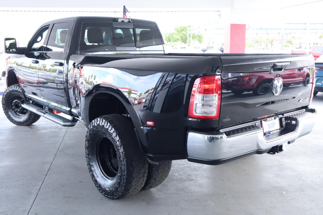 RAM 3500 Tradesman 4x4 Crew Cab 8' Box 2024