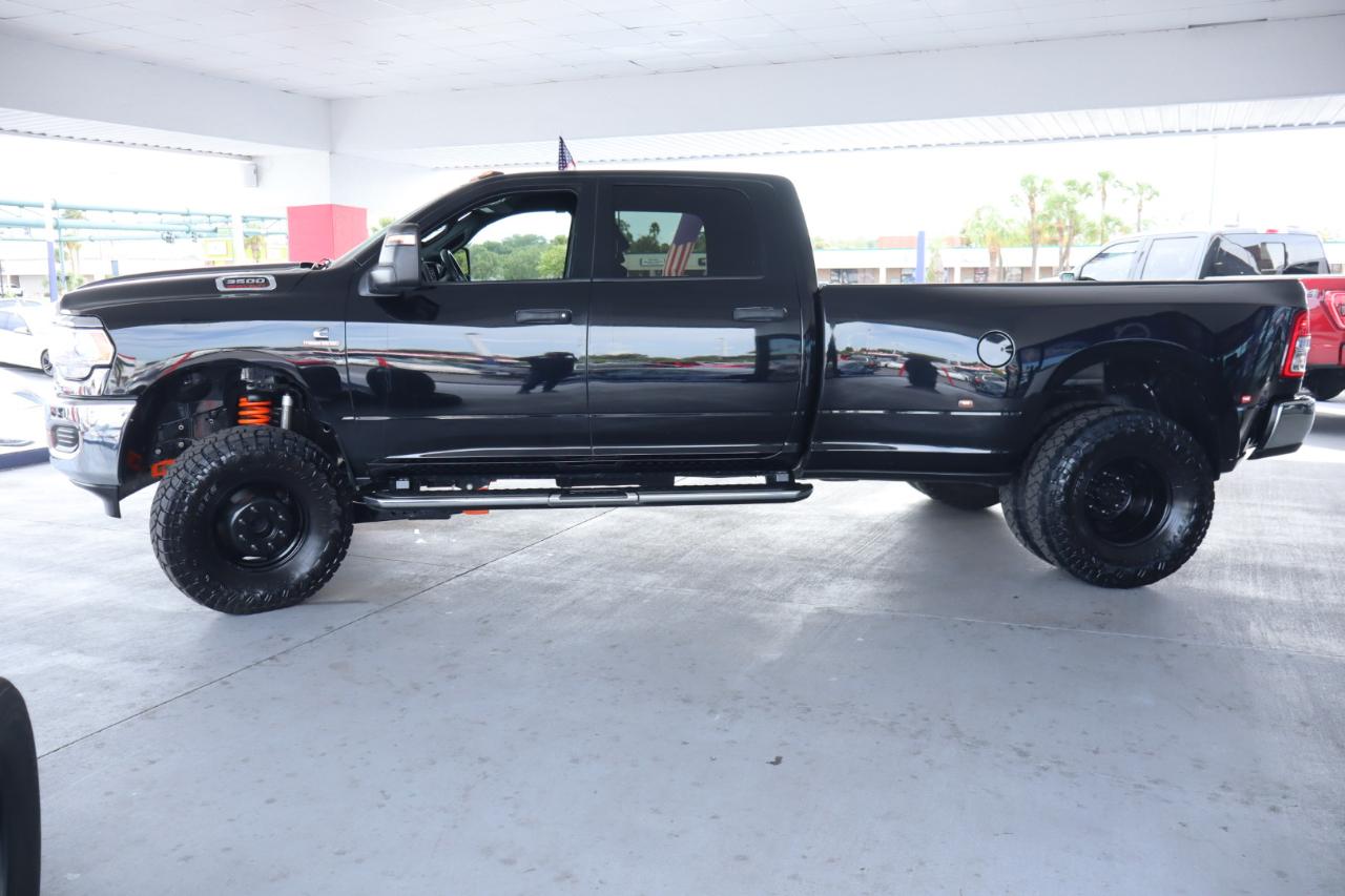 RAM 3500 Tradesman 4x4 Crew Cab 8' Box 2024