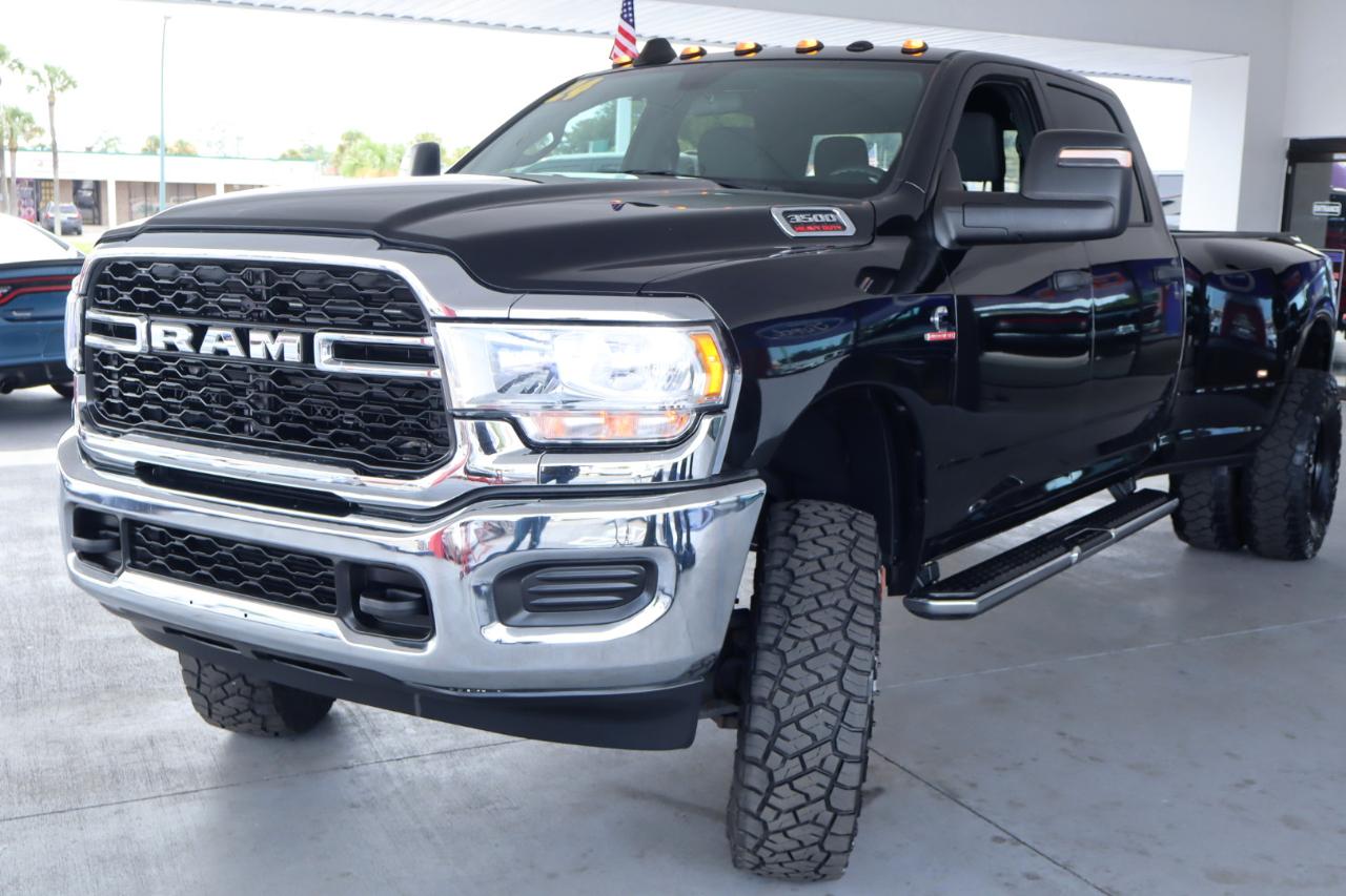 RAM 3500 Tradesman 4x4 Crew Cab 8' Box 2024