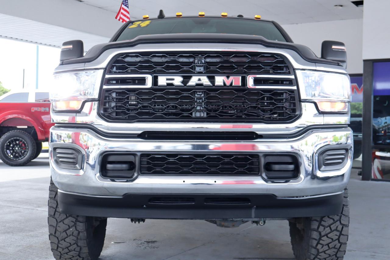 RAM 3500 Tradesman 4x4 Crew Cab 8' Box 2024