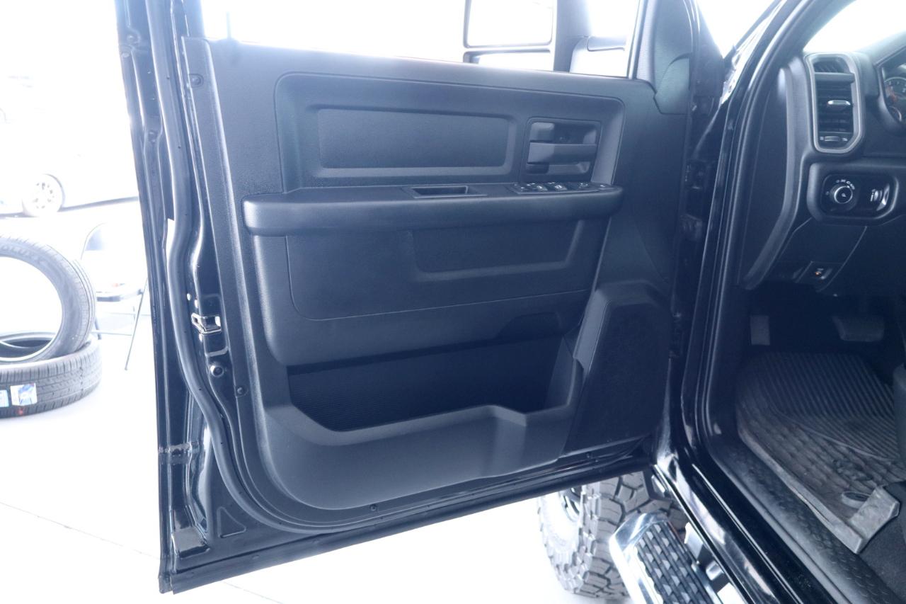RAM 3500 Tradesman 4x4 Crew Cab 8' Box 2024