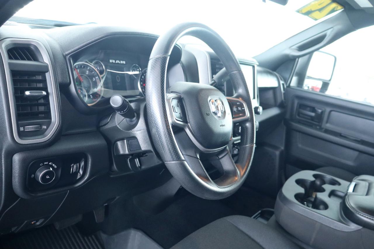 RAM 3500 Tradesman 4x4 Crew Cab 8' Box 2024