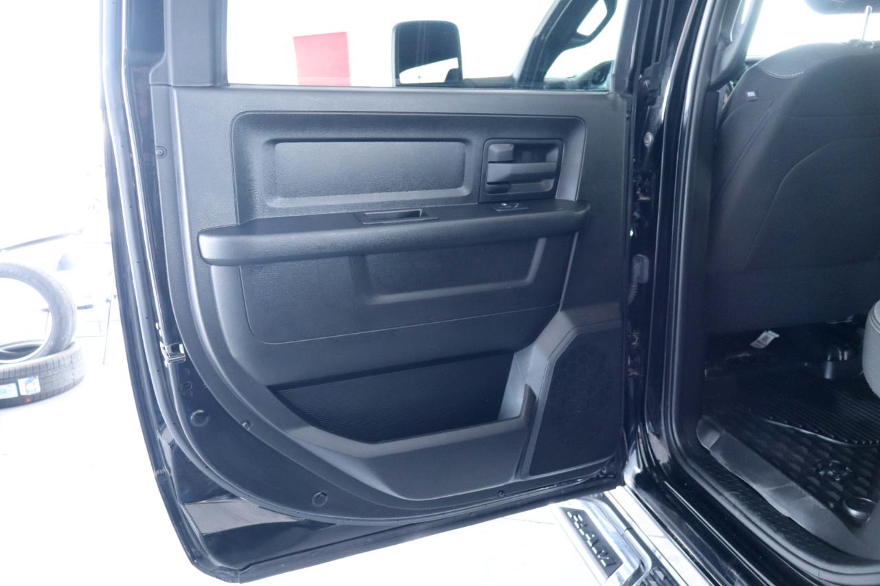 RAM 3500 Tradesman 4x4 Crew Cab 8' Box 2024