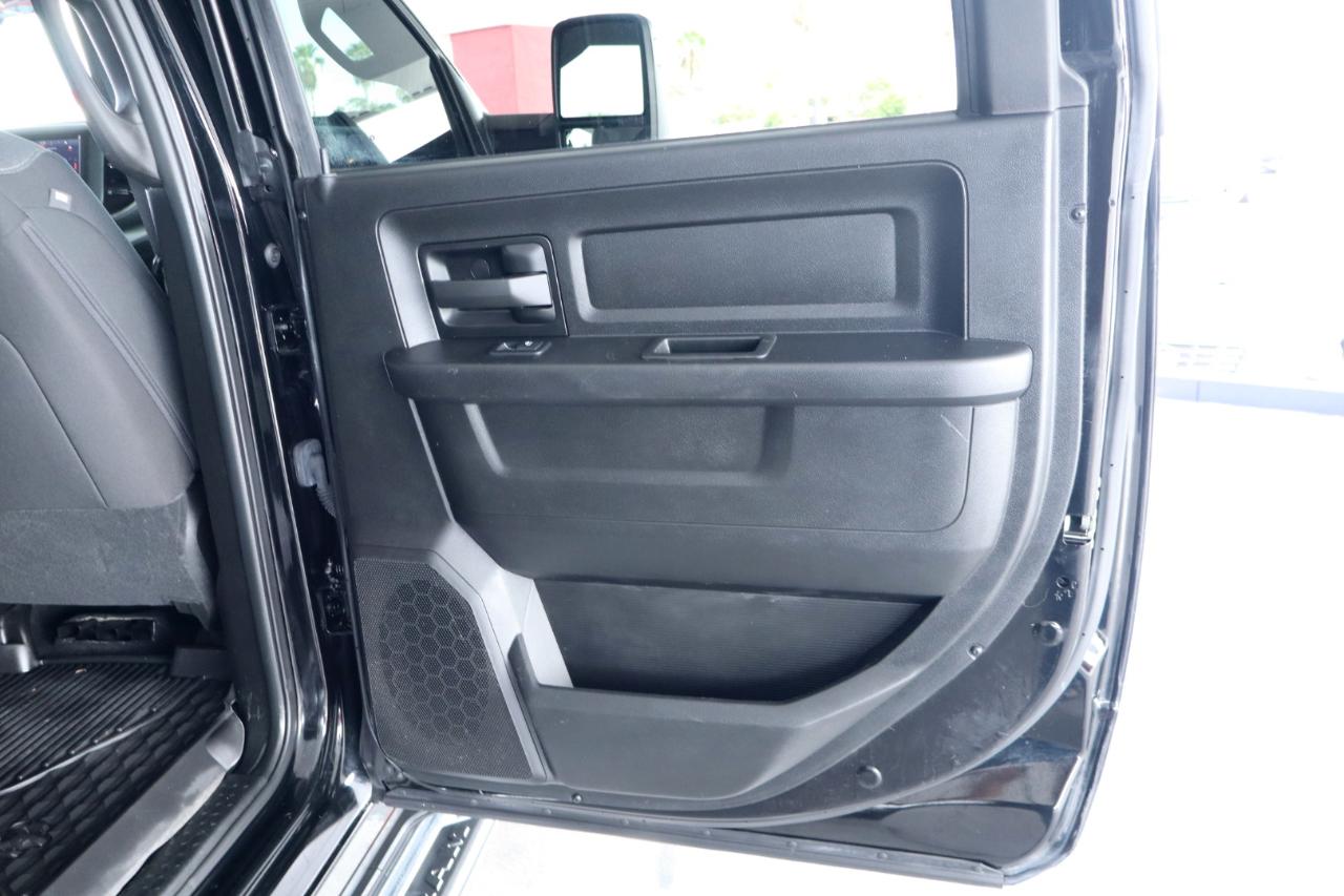 RAM 3500 Tradesman 4x4 Crew Cab 8' Box 2024
