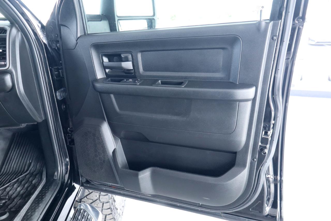 RAM 3500 Tradesman 4x4 Crew Cab 8' Box 2024