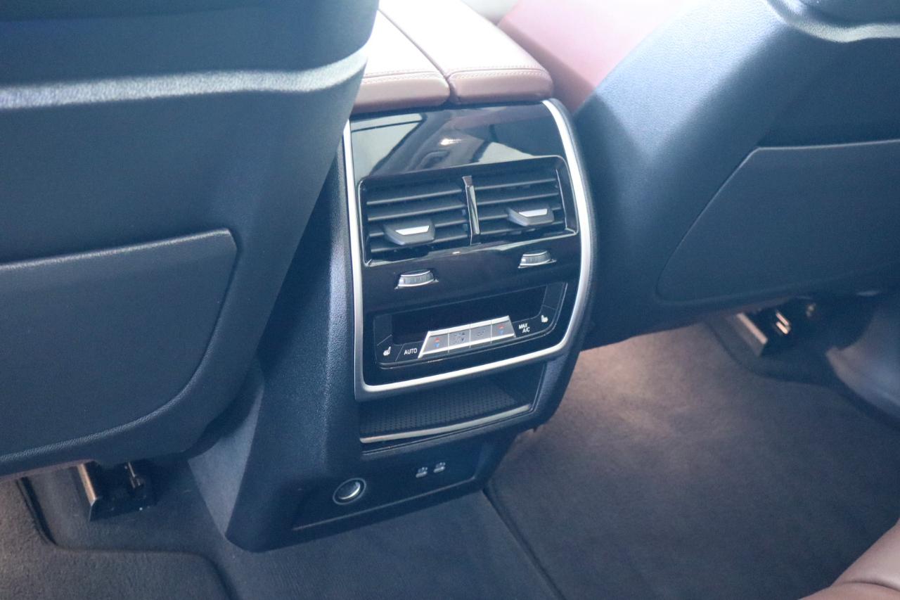 BMW X7 xDrive40i Sports Activity Vehicle 2020