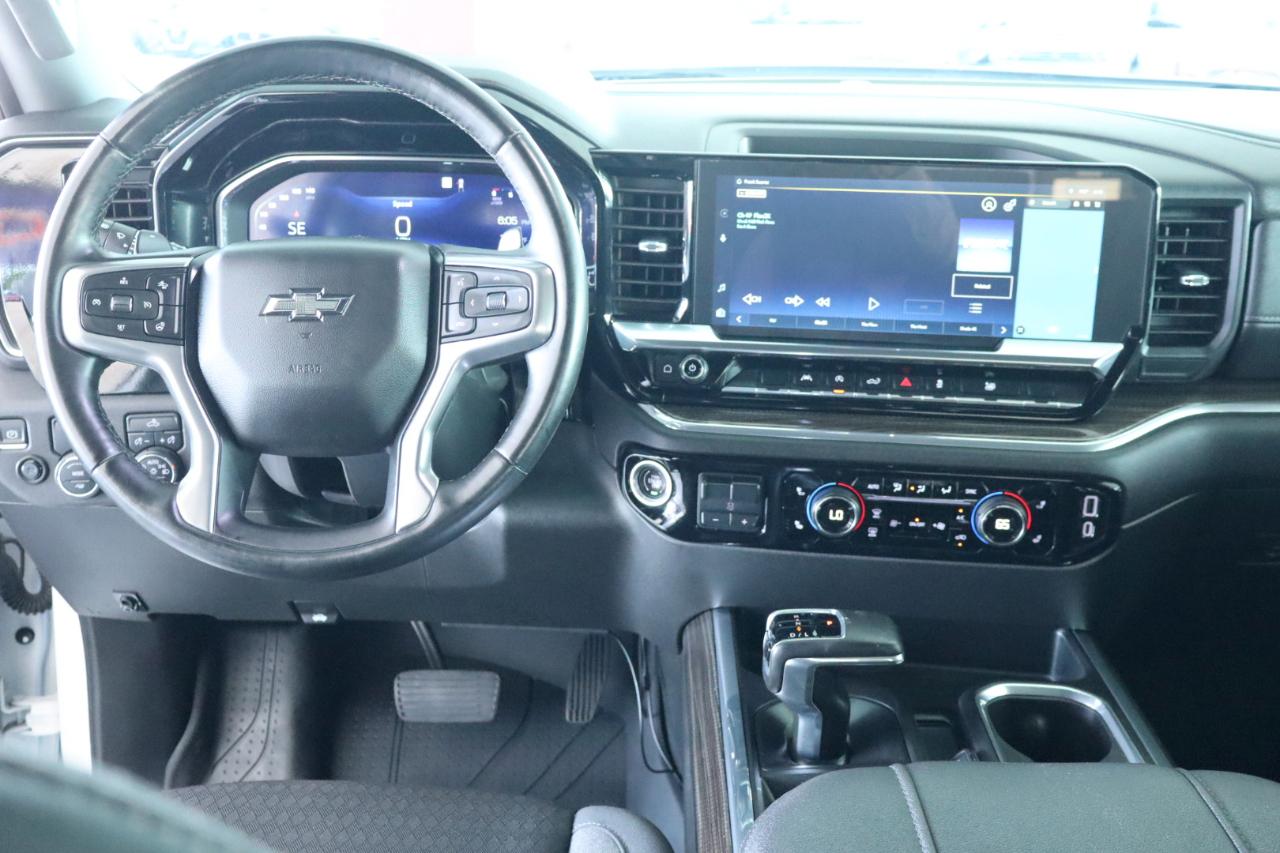 Chevrolet Silverado 1500 2WD Crew Cab 147" RST 2023