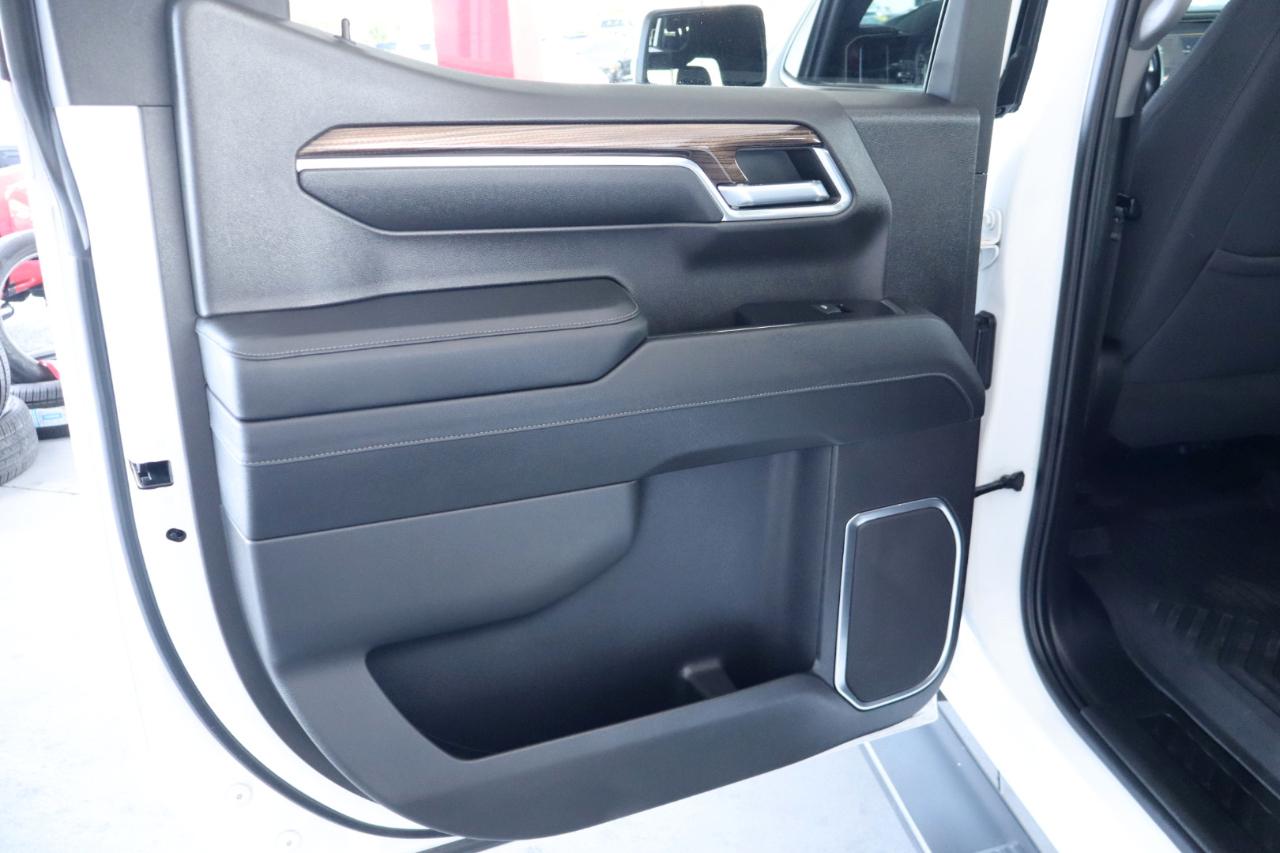 Chevrolet Silverado 1500 2WD Crew Cab 147" RST 2023