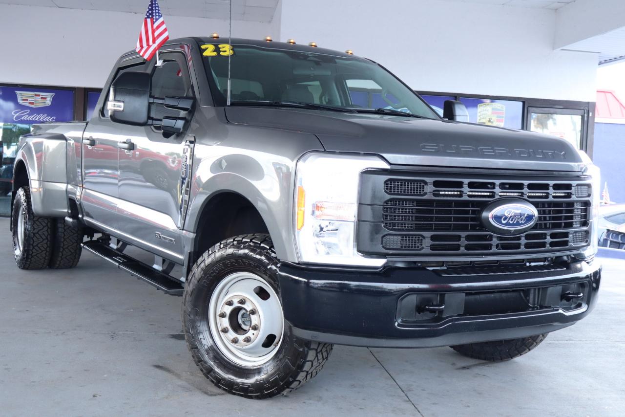 Ford Super Duty F-350 DRW Crew Cab 176" WB XL 2023