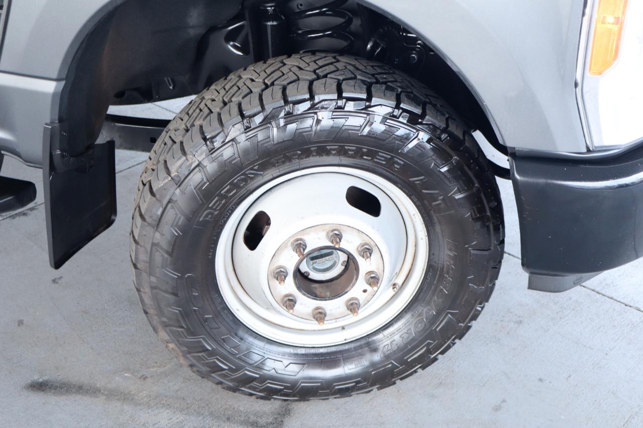 Ford Super Duty F-350 DRW Crew Cab 176" WB XL 2023