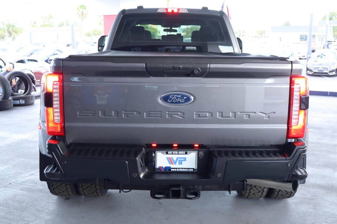 Ford Super Duty F-350 DRW Crew Cab 176" WB XL 2023