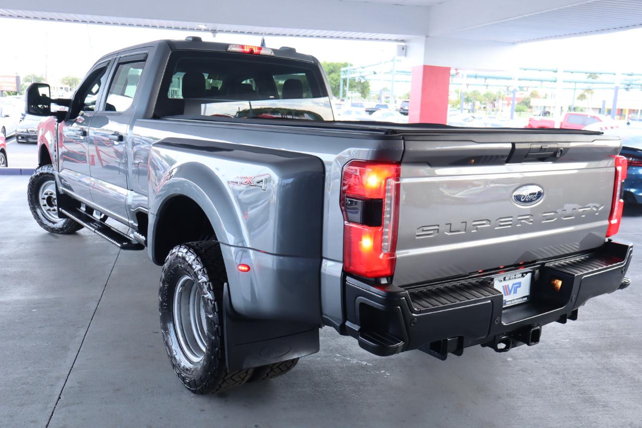 Ford Super Duty F-350 DRW Crew Cab 176" WB XL 2023
