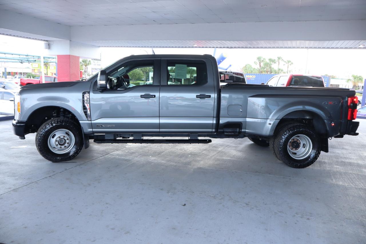 Ford Super Duty F-350 DRW Crew Cab 176" WB XL 2023