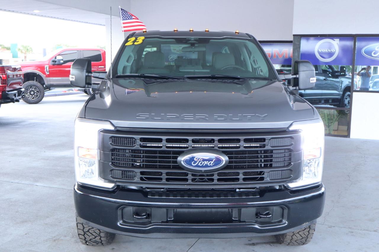 Ford Super Duty F-350 DRW Crew Cab 176" WB XL 2023