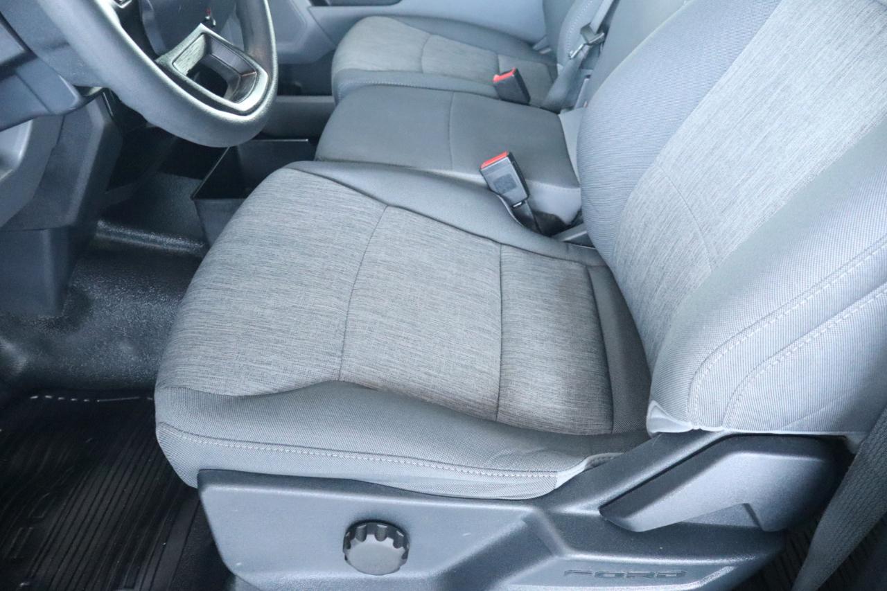 Ford Super Duty F-350 DRW Crew Cab 176" WB XL 2023