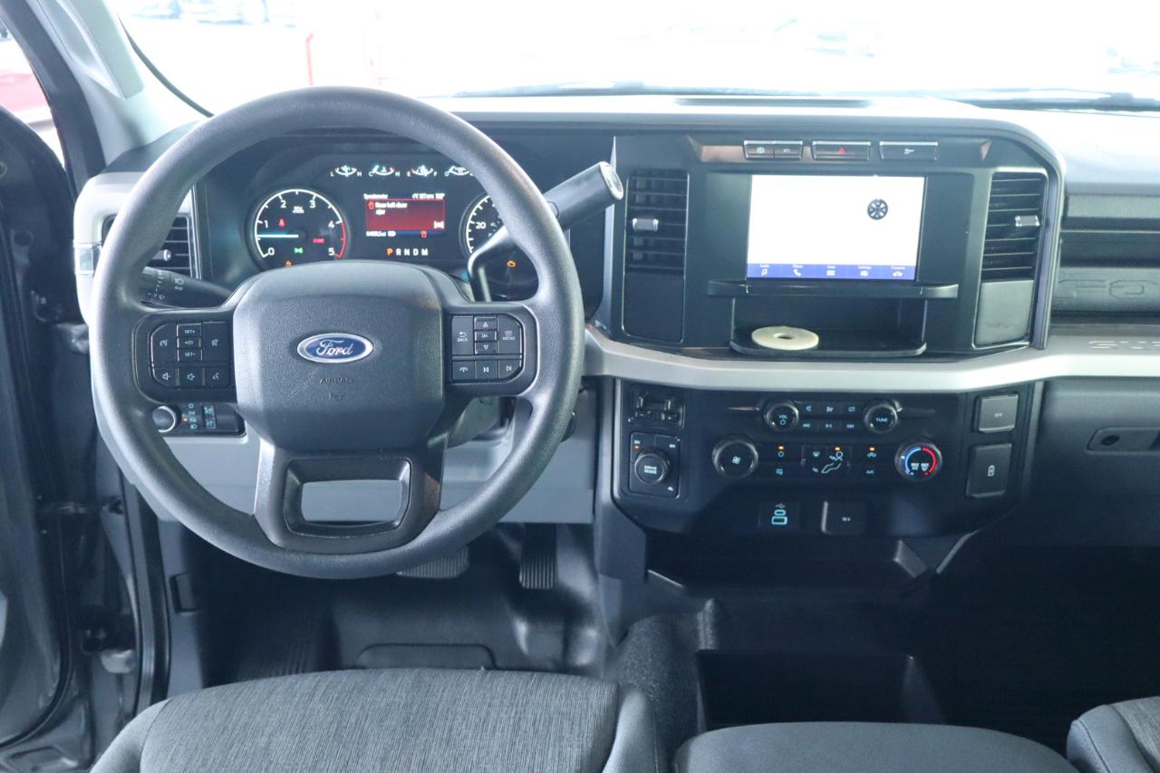 Ford Super Duty F-350 DRW Crew Cab 176" WB XL 2023