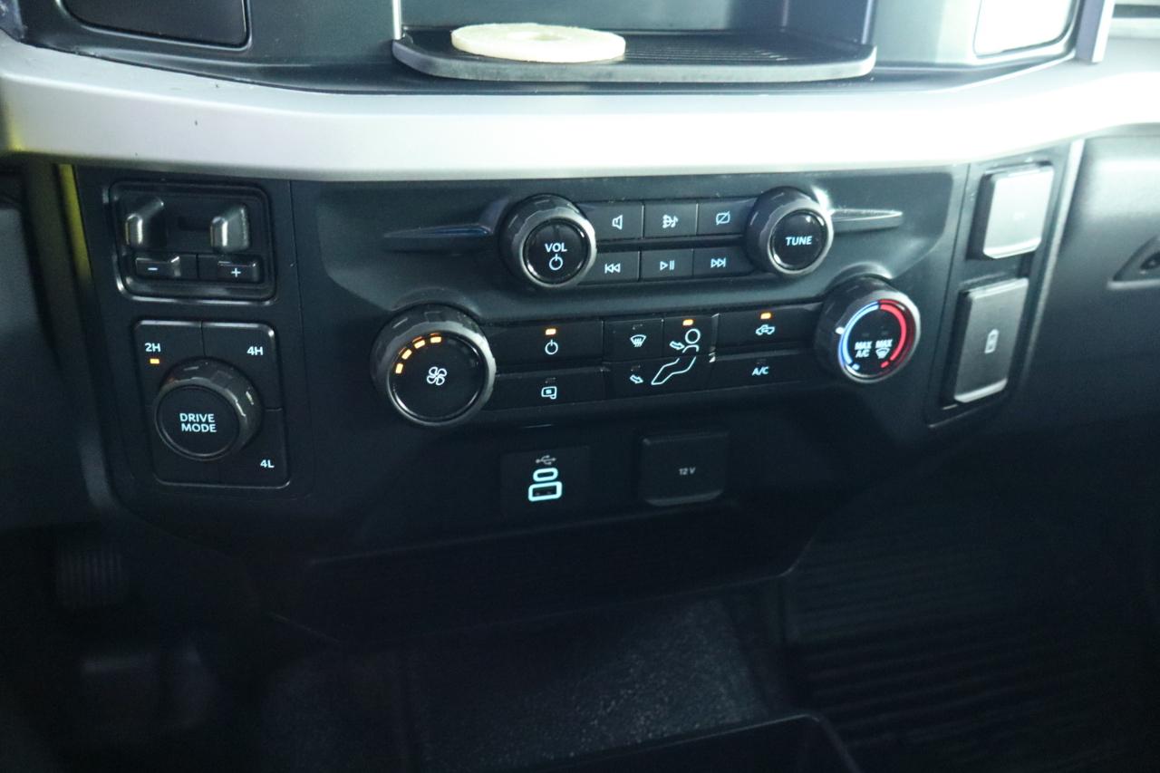 Ford Super Duty F-350 DRW Crew Cab 176" WB XL 2023