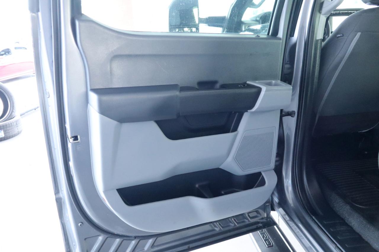 Ford Super Duty F-350 DRW Crew Cab 176" WB XL 2023