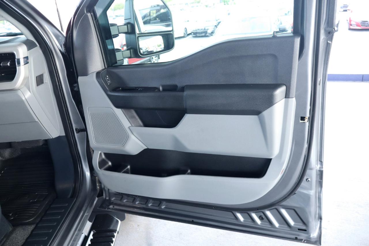 Ford Super Duty F-350 DRW Crew Cab 176" WB XL 2023