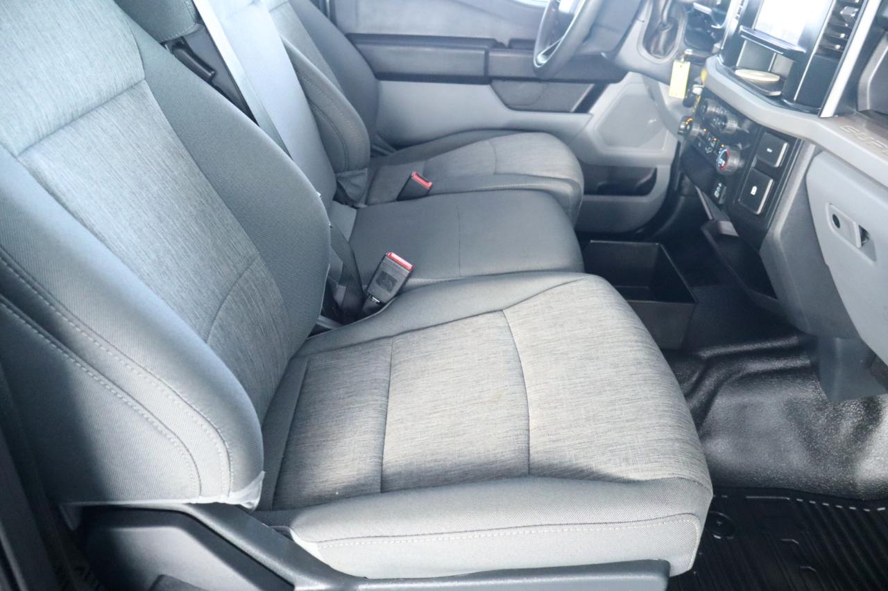 Ford Super Duty F-350 DRW Crew Cab 176" WB XL 2023